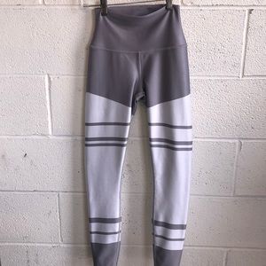 ALO Yoga Pants - alo grey&white striped leggings size XS 61100 ALO Yoga Pants - alo grey&white striped leggings size XS 61100